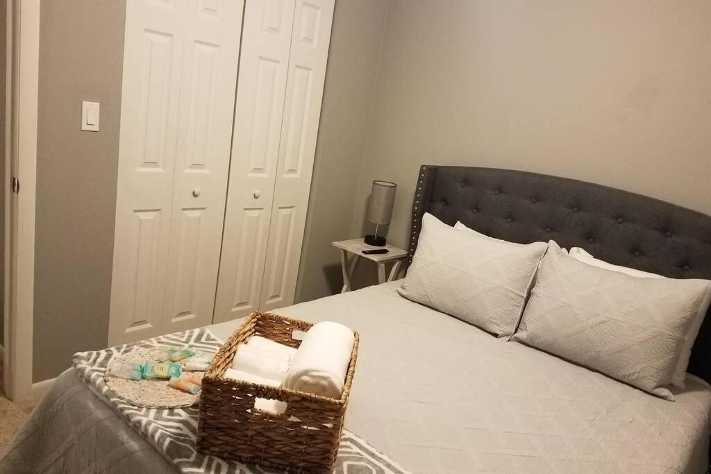 Cozy 3 Bed 2.5 Bath Located Near Busch Gardens Apartment Tampa Luaran gambar