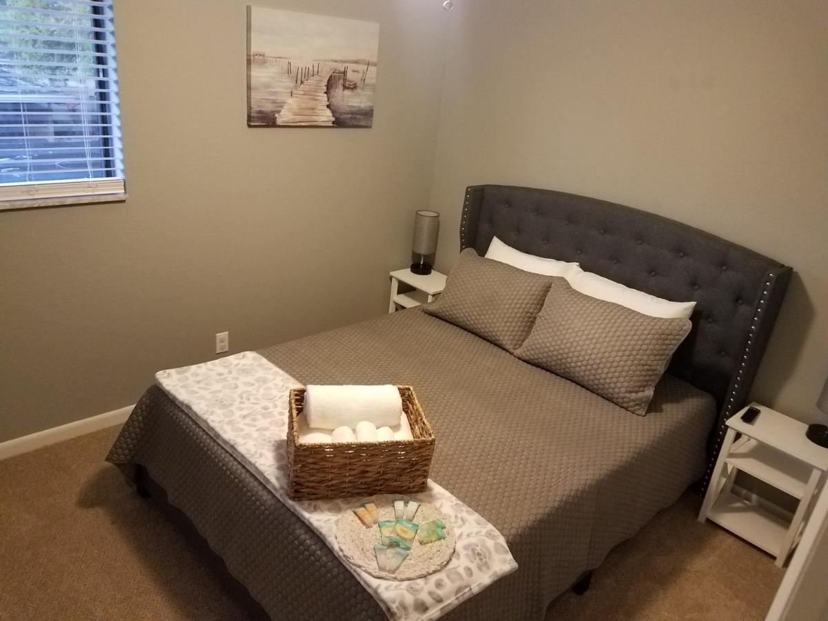 Cozy 3 Bed 2.5 Bath Located Near Busch Gardens Apartment Tampa Luaran gambar